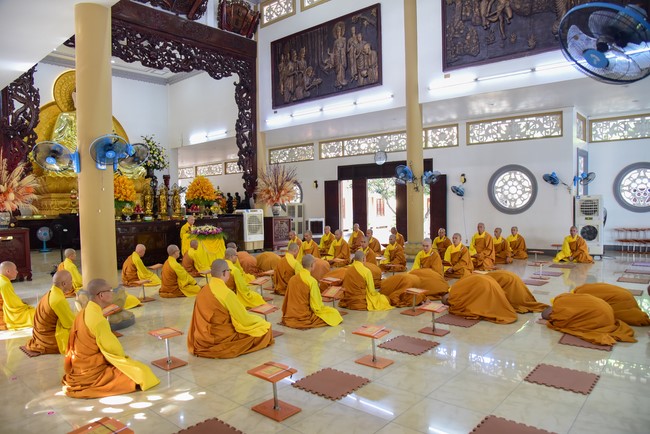 Pratimoksa commandment rite and precept listen at Hoang Phap pagoda